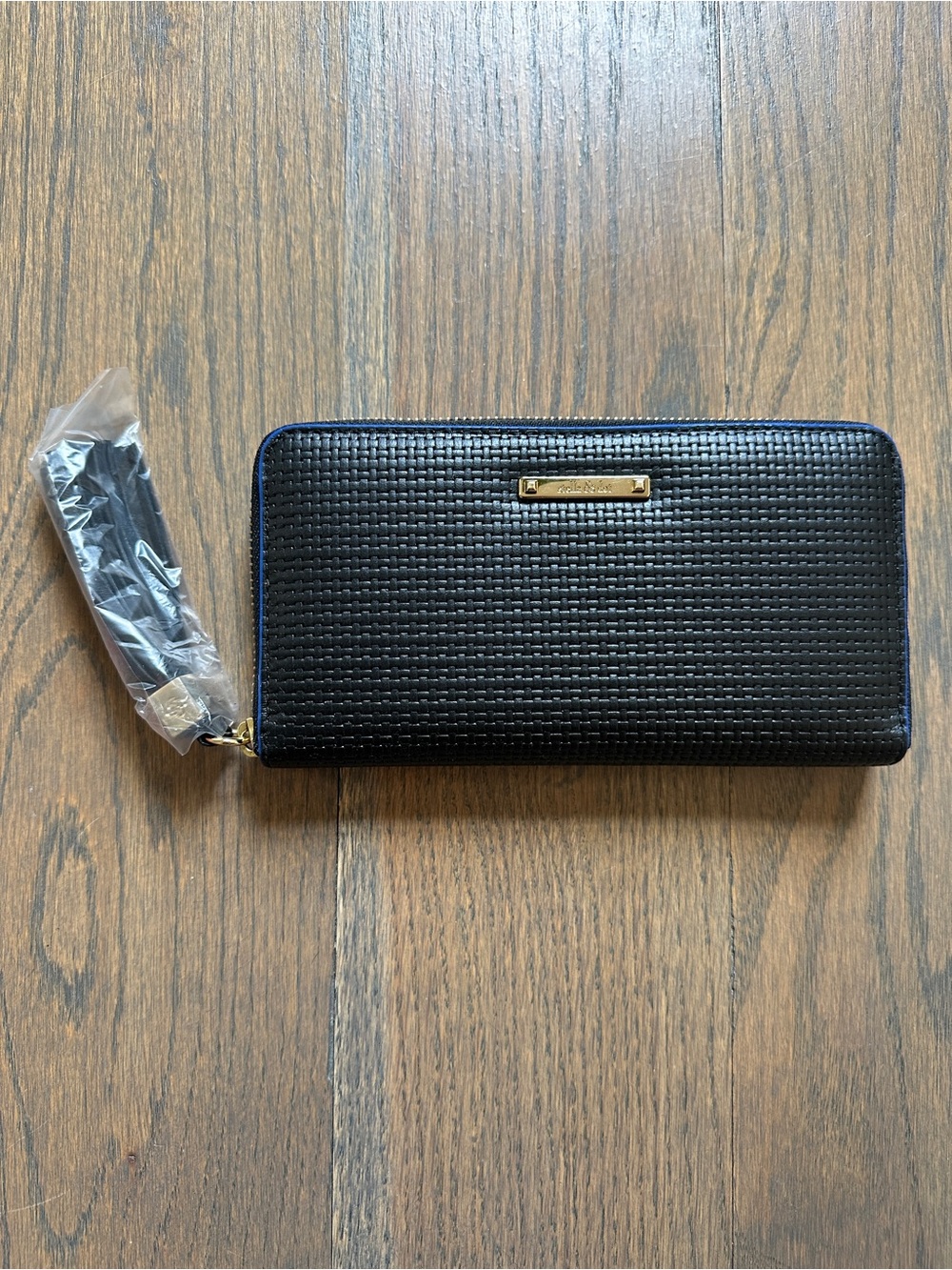 NWT Leather Black Basketweave Tassel Zip-Around Wallet - Picture 2 of 8